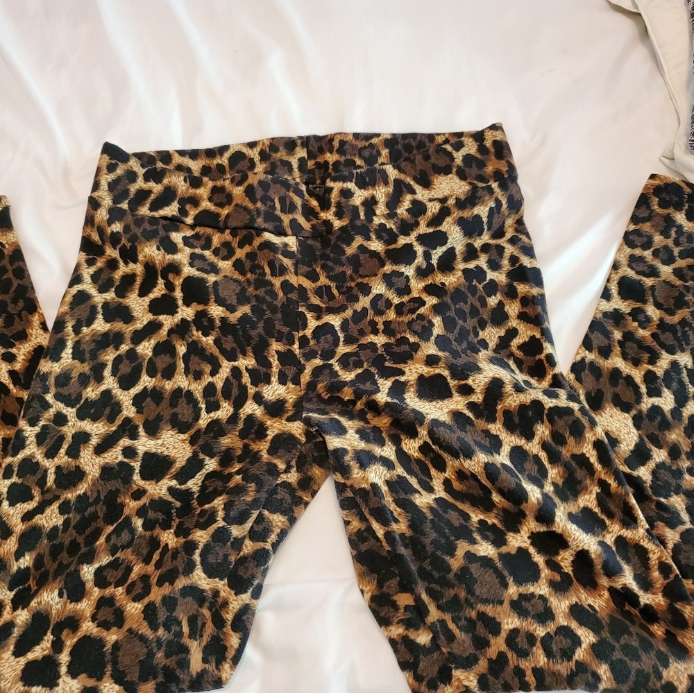 Leopard print leggings